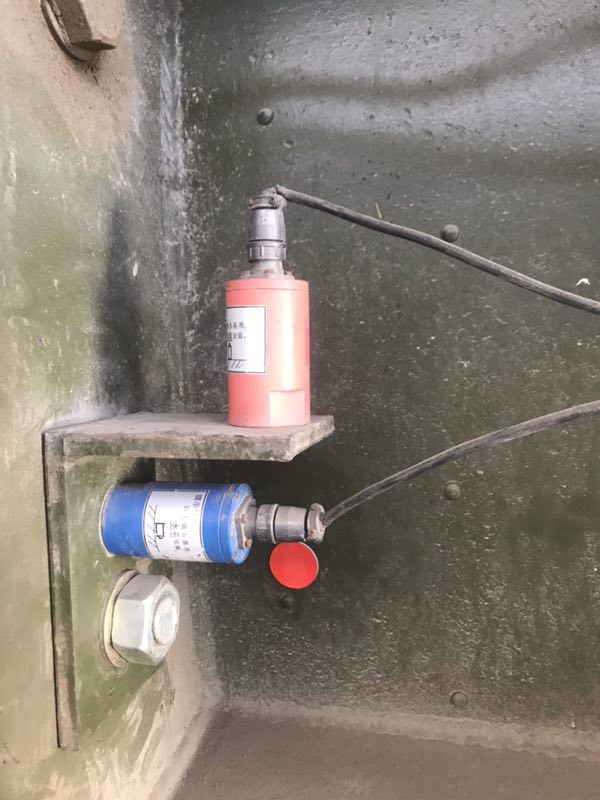 一体化振动变送器的垂直和水平安装方法